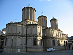 mihaela 
Batrana noastra catedrala... / Our old cathedral ... -  II 
2009-04-21 19:41:38