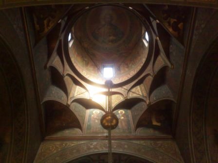 interiorul bisericii Curtea de Arges