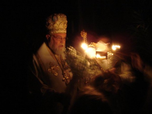 Veniti de luati lumina! Come take the light!