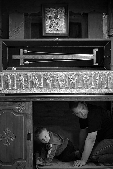 The holy relics of Sf. Grigorie Decapolitul