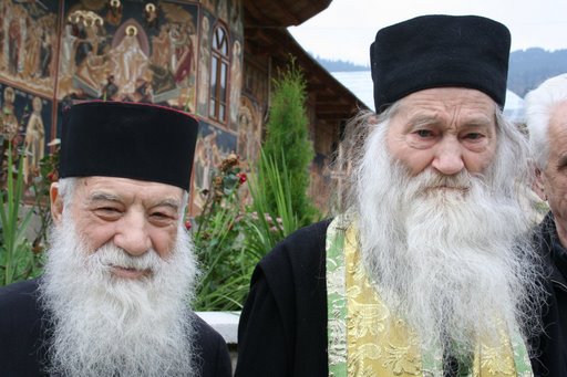 MARII DUHOVNICI: PR. CALCIU DUMITREASA SI PR. IUSTIN PARVU IL SUSTIN PE HRISTOS SI PE PARINTELE ILIE