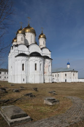 solo 
Синее небо, белоснежный храм. 
2009-05-08 00:00:14