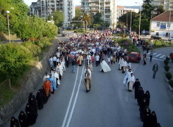 White Field 
Литија са моштима Светих Превлачких Мученика 
2009-05-11 19:30:02