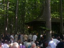 Josika 
Liturgy in the forest at Brâncoveanu Monastery 
2009-05-16 13:35:27
