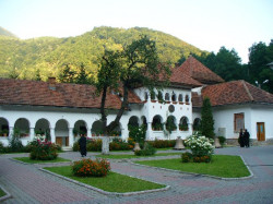 dragos 
Manastirea Lainici 
2009-05-20 17:37:32