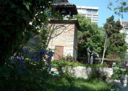 mimbg 
В двора на храм Арх. Михаил 
2009-05-21 21:49:19