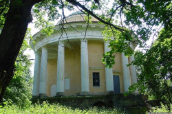 AlexG 
Никольское. Фамильная усыпальница Львовых 
2009-05-31 21:09:41