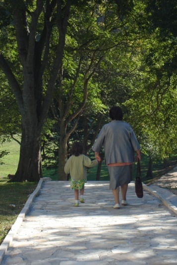 Baka i unuka, povratak - Grandmother and grandchild, return