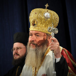 Oliver 
Î.P.S. Arhiepiscop Andrei Andreicuţ al Alba Iuliei / Archbishop of  Alba Iulia 
186 
2009-06-10 22:48:34