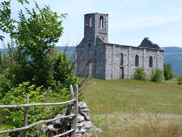 Храм Св. Василија Острошког у Бобољусцима
