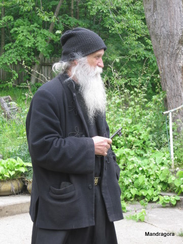 Monah drzi kljuc