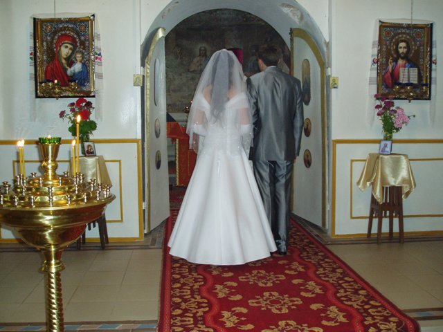 У алтаря