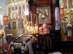 Mitrut Popoiu 
as much in the eyes as in the candles 
2009-07-04 00:17:12