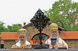 Danijela 
владика Артемије и митрополит Амфилохије 
2009-07-05 21:02:42