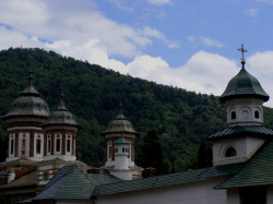 Marius 
Manastirea Sinaia 
2009-07-22 09:54:07