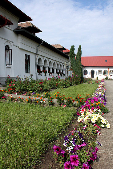Manastirea Ghighiu - 2