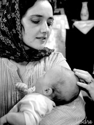codre 
at baptize - Child with godmother and mother hand 
2009-08-05 07:55:33