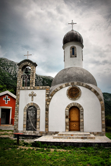 Црква у Микулићима, испод Румије