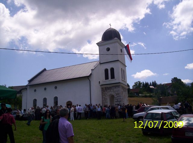 Црква Светих Апостола Петра и Павла у Пазарићу (Осеник)