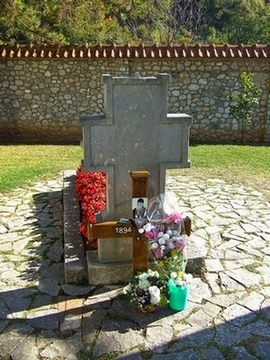 Гроб Оца Јустина