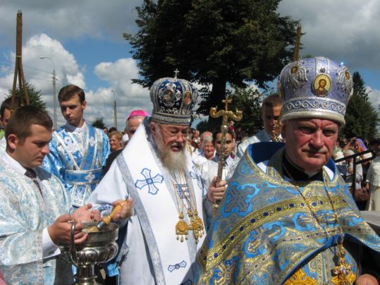 dostojny jubilat o. Mikołaj Kiełbaszewski i metropolita. Kleszczele 28.08.2009