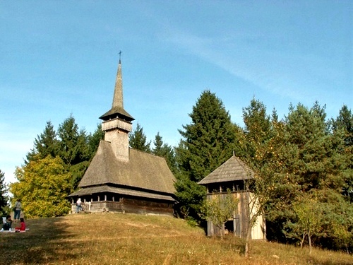 Biserica de lemn din Muzeul Satului Maramureşean din  Sighetu Marmaţiei.