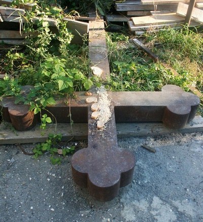 in curtea bisericii