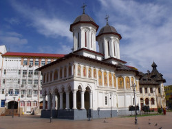 Firmilian 
Biserica Sf. Arhangheli Mihail si Gavril din Targu Jiu 
2009-10-03 18:39:15