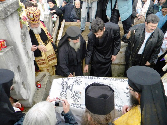 Parintele Teofil s-a mutat la cer (2)