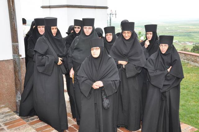 монахиње