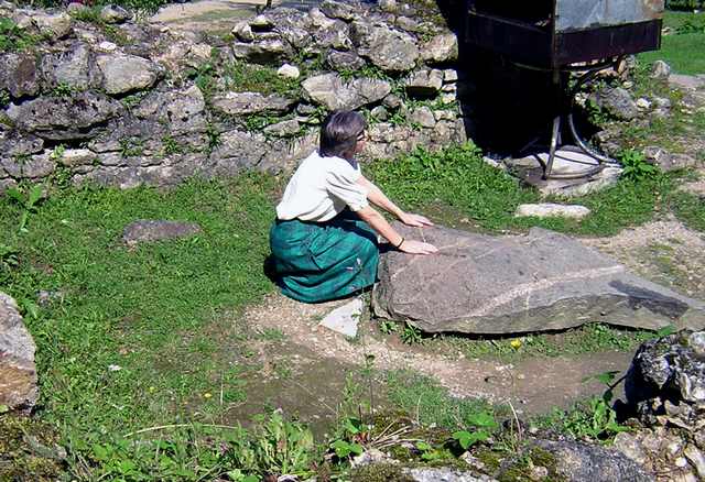 Kamen isceljenja u manastiru RADOVAŠNICA