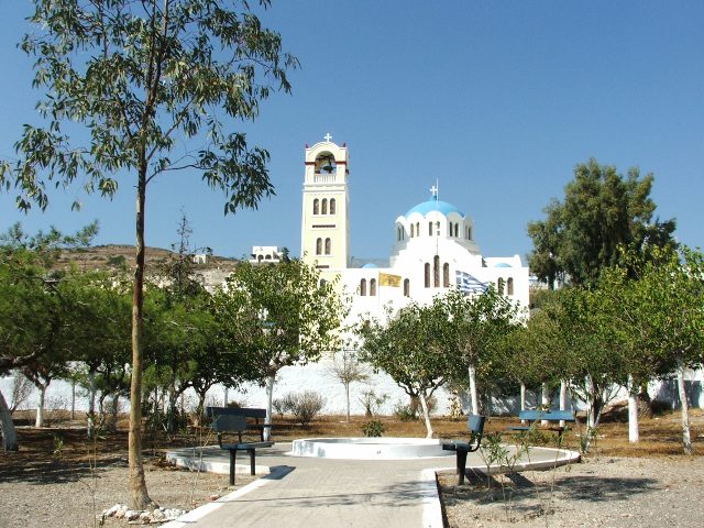 Црква у Емборију (острво Тира - Санторини)