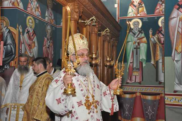Горе имајмо срца