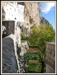 Simeon-2009 
MANASTIR OSTROG - basta 
2009-11-11 10:41:52