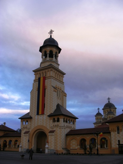 La multi ani Romania! La multi ani romani!