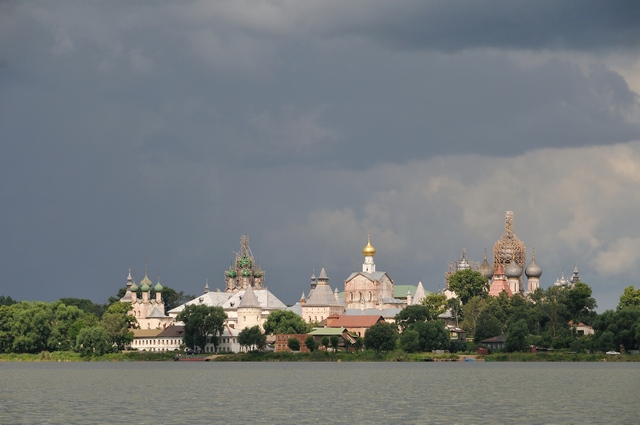Ростов Великий, кремль. Вид с озера Неро