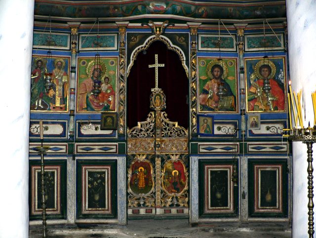 Иконостасът на параклис "Свети Георги"