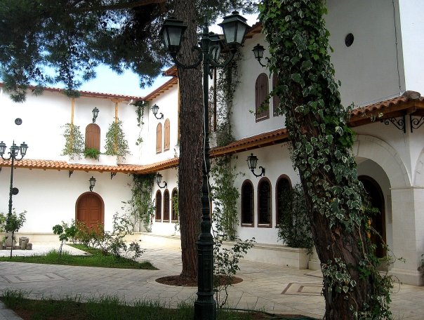 Dvoriste manastira u Lefkadi