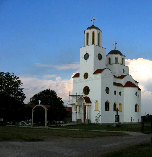 Храм сирмијумских мученика