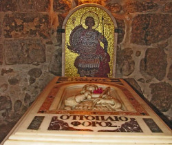 PopovicT 
Kivot u kome su bile mošti Svetog Đorđa, u Lidi 
2009-12-22 20:40:28