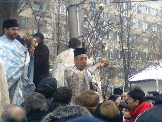 Astazi, norii roureaza din cer omenirii ploaia dreptatii