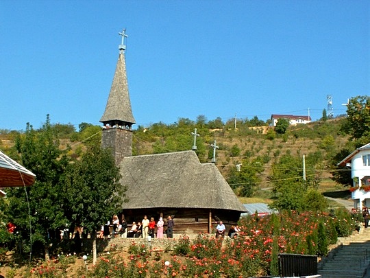Mănăstirea Sfintei Cruci - Oradea - Biserica de lemn