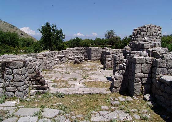 ostaci manastira Preceste Krajinske - Ostros - Skadarsko jezero