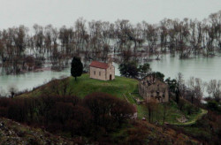 Bolje 
Manastir Sv Nikola - Vranjina - Skadarsko jezero 
2010-01-29 10:43:21