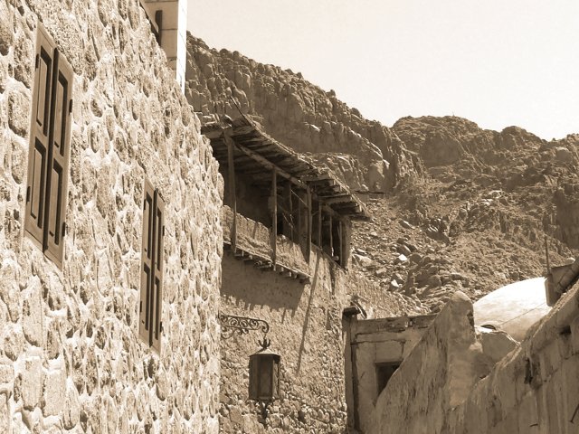 Свети, славни и древни манастир Свете Катарине