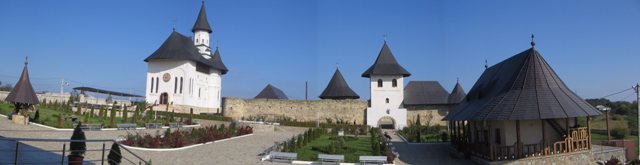 Manastirea Hadambu (biserica noua in stanga)