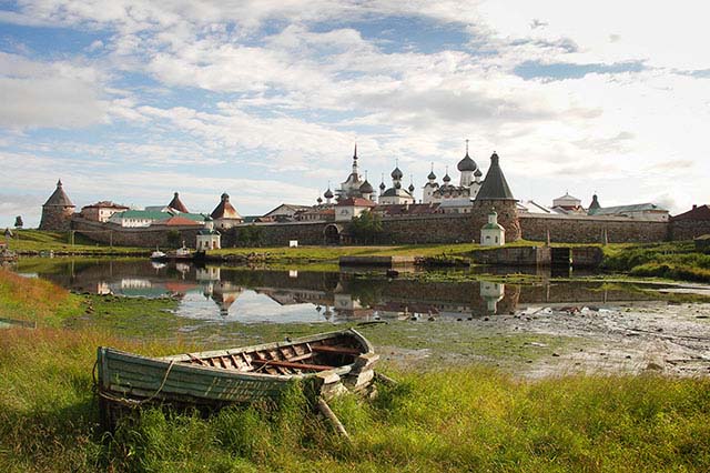Лучи начавшегося дня. Соловецкий кремль.