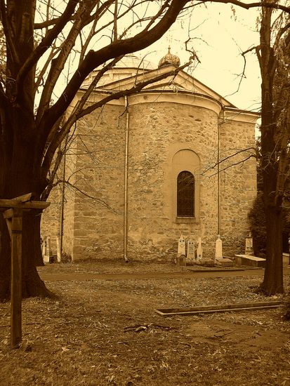 в манастирския двор / in the monastery courtyard