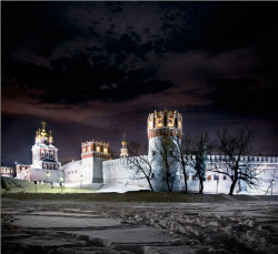 B.Bort 
У Новодевичьего монастыря 
2010-02-24 15:15:43