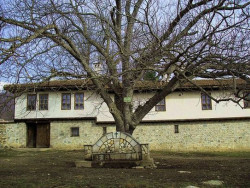 Nikolay_BG 
Калоферски манастир "Рождество Богородично" 1640г. 
2010-02-24 17:58:07